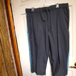 St John's Bay Active Capris EUC